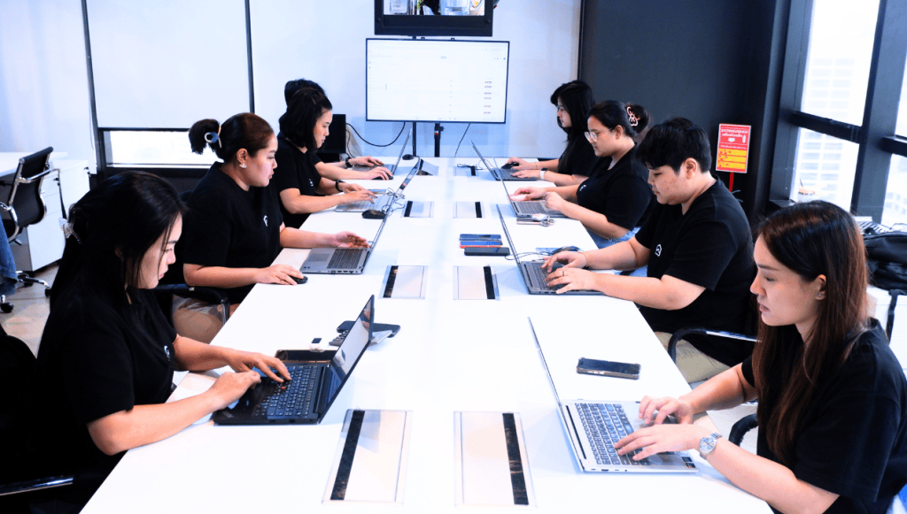 Customer Service ลูกค้าสัมพันธ์